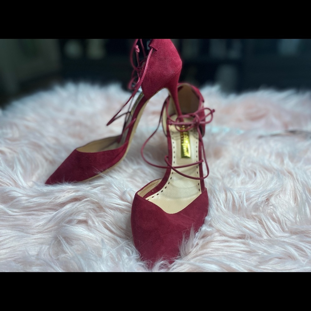 Rupert Sanderson burgundy lace up heels

 38 1/2

Made in Italy

Z51